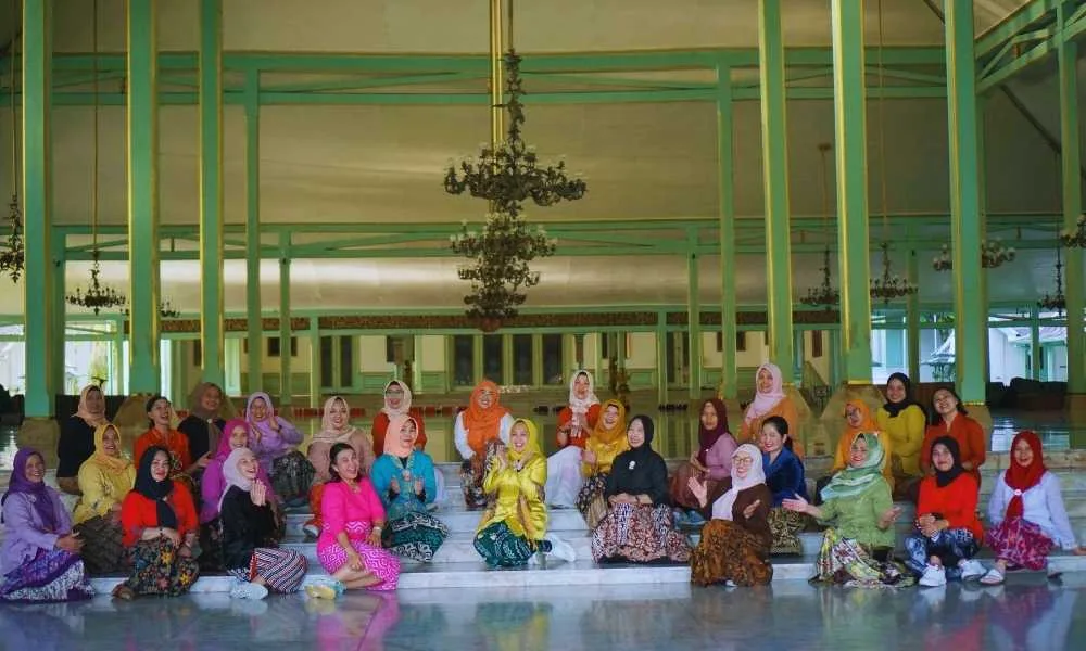 paket tour solo